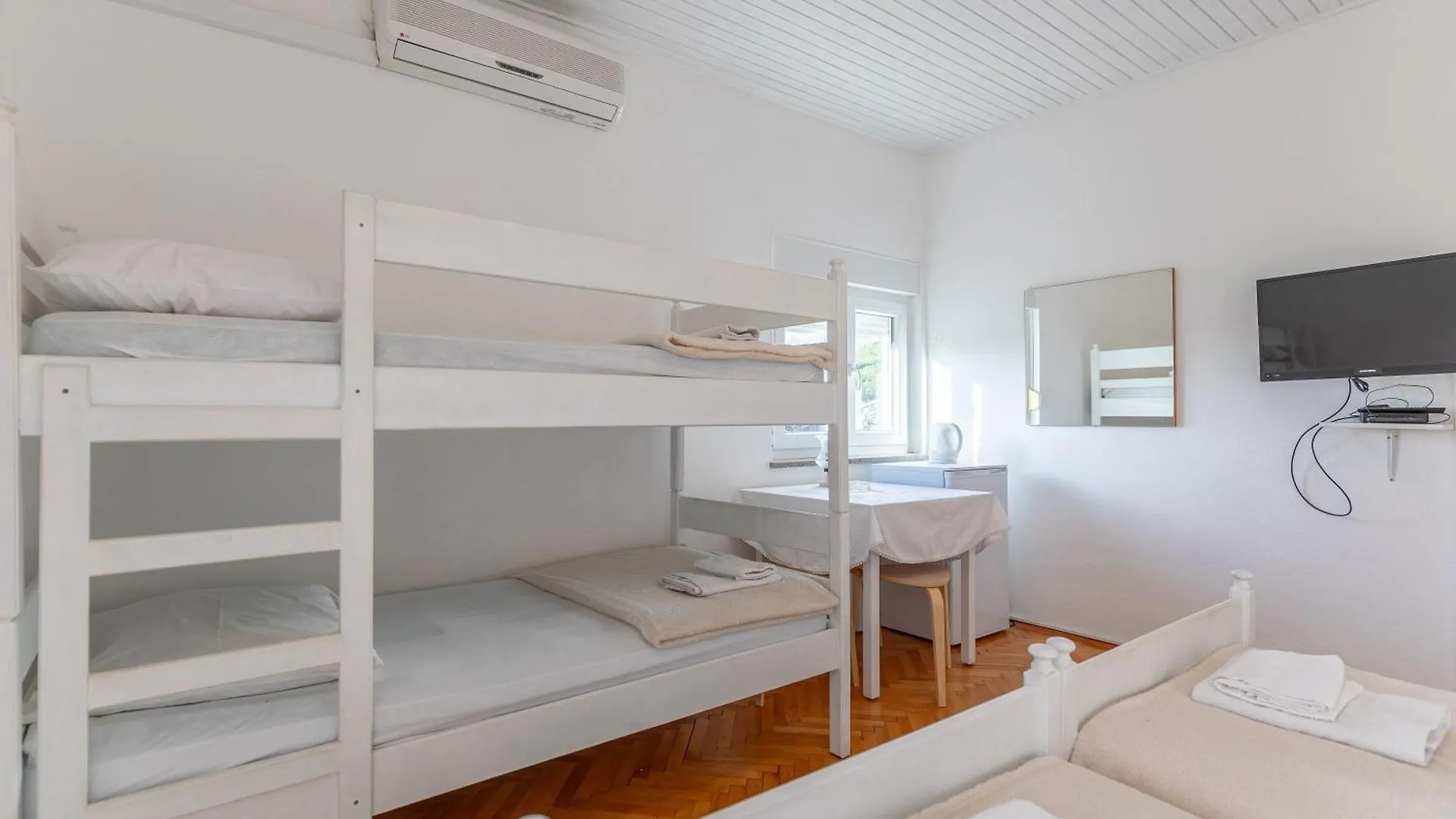 Tinka, Zimmer No 5 Starigrad Paklenica