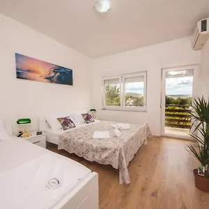 Riviera Bed & Breakfast
