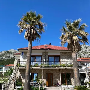 4 Palme Starigrad Paklenica