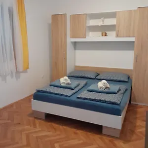 Larus Starigrad Paklenica