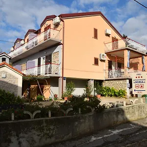 Mira Starigrad Paklenica